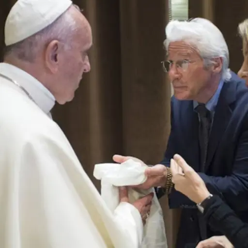 Richard Gere / Papa Francisco ,Redes sociales