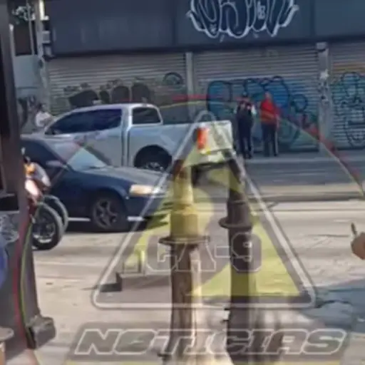 Agresión de motorista a agente de tránsito  ,Captura de pantalla video X.