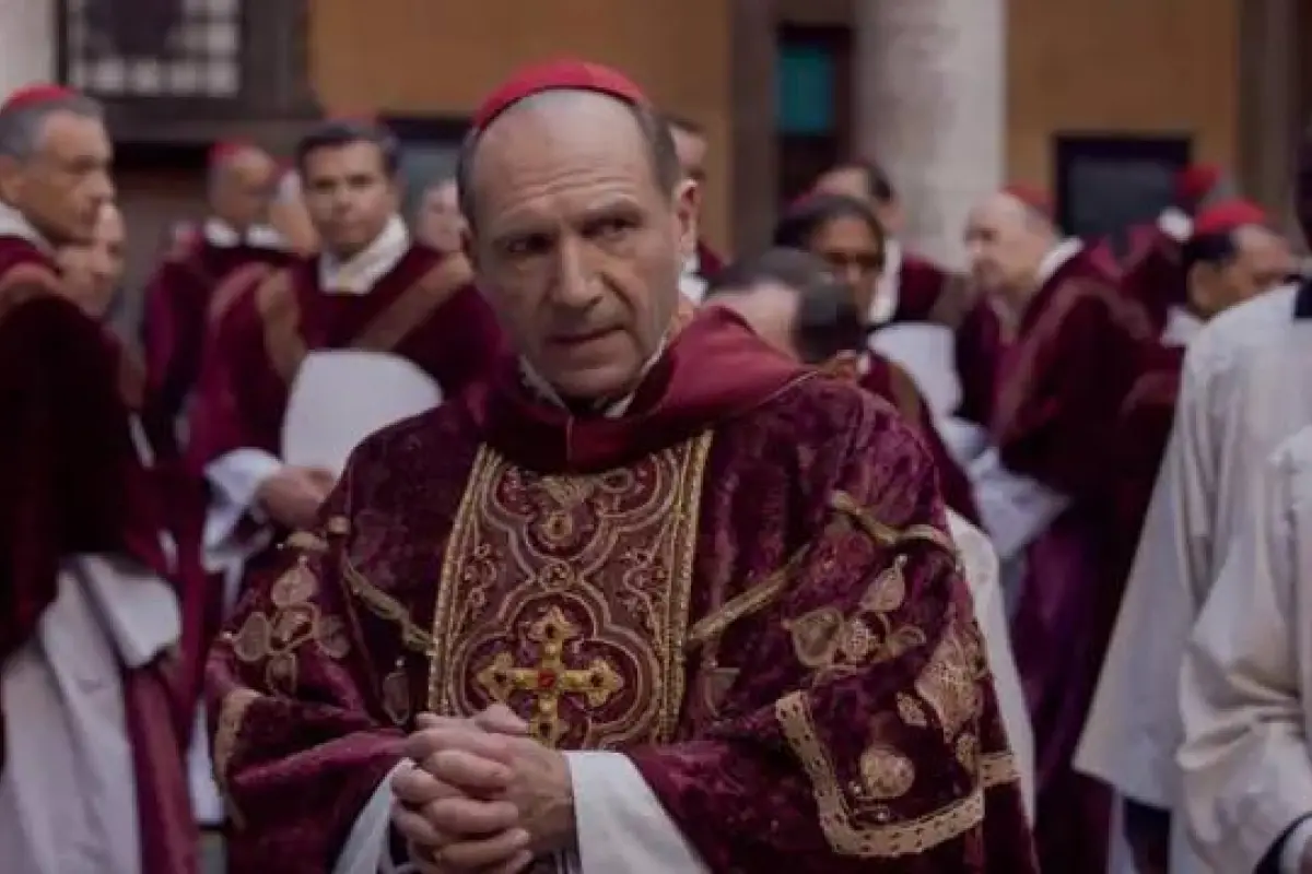 Ralph Fiennes, Instagram