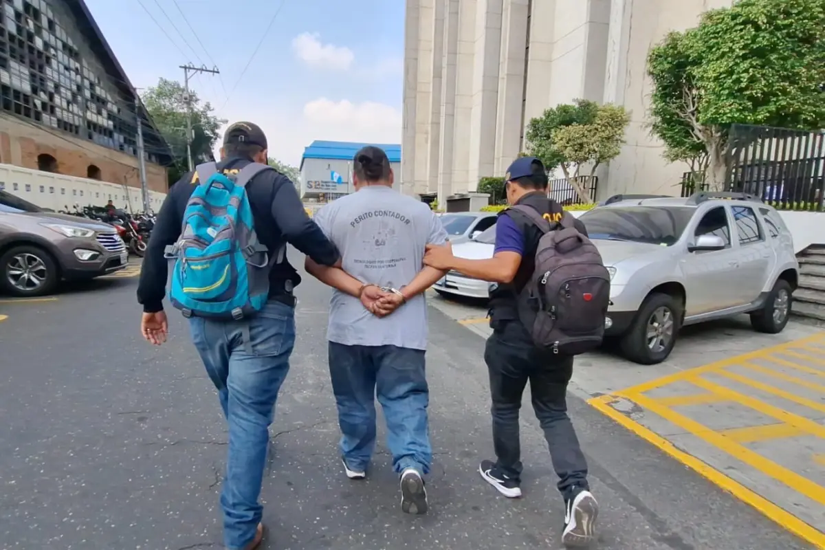 Los detenidos fueron llevados a la Torre de Tribunales para los trámites que exige le ley. , PNC de Guatemala.