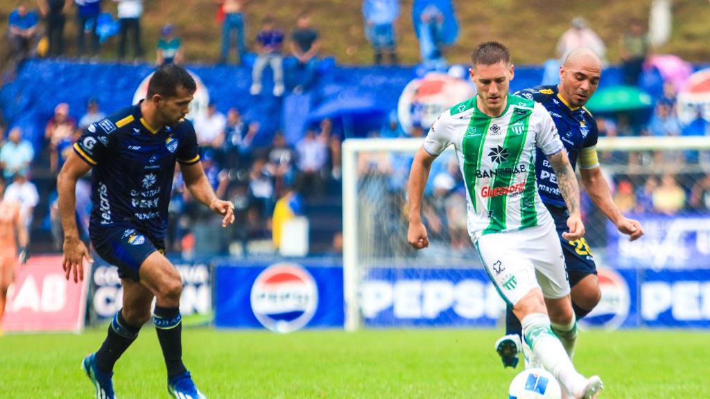 Partido entre Cobán Imperial y Antigua GFC por la semifinal de ida del Clausura 2025 | Antigua Esportiva