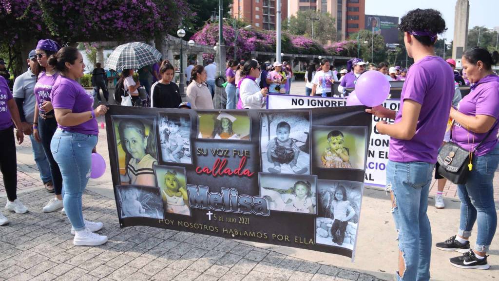 Marchan para pedir justicia por la muerte de Melissa Palacios  | Álex Meoño