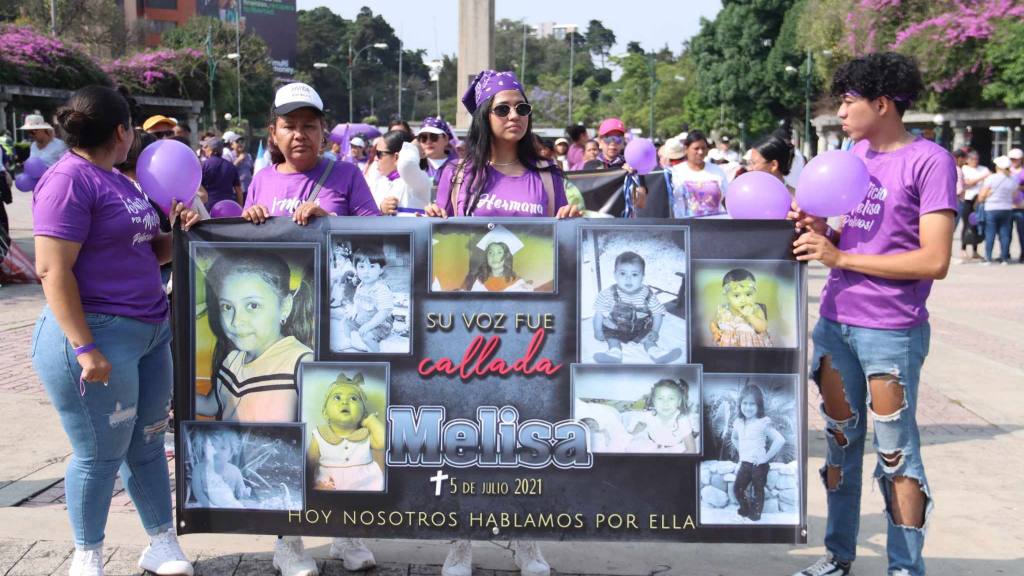 Marchan para pedir justicia por la muerte de Melissa Palacios  | Álex Meoño