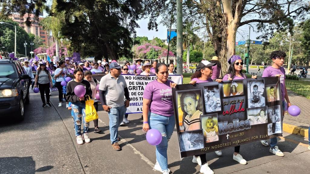 Marchan para pedir justicia por la muerte de Melissa Palacios | Álex Meoño
