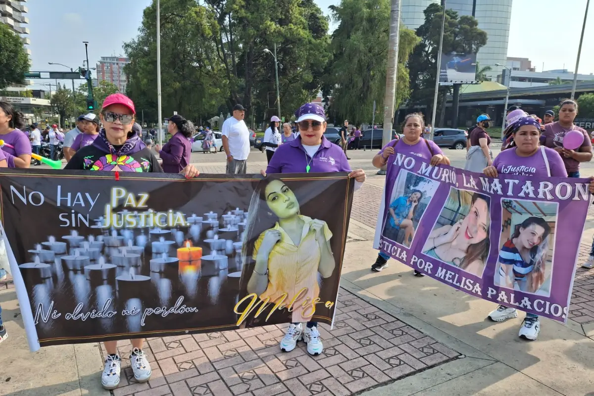 Varias personas se congregaron desde muy temprano para exigir justicia en el caso Melissa Palacios., Álex Meoño.
