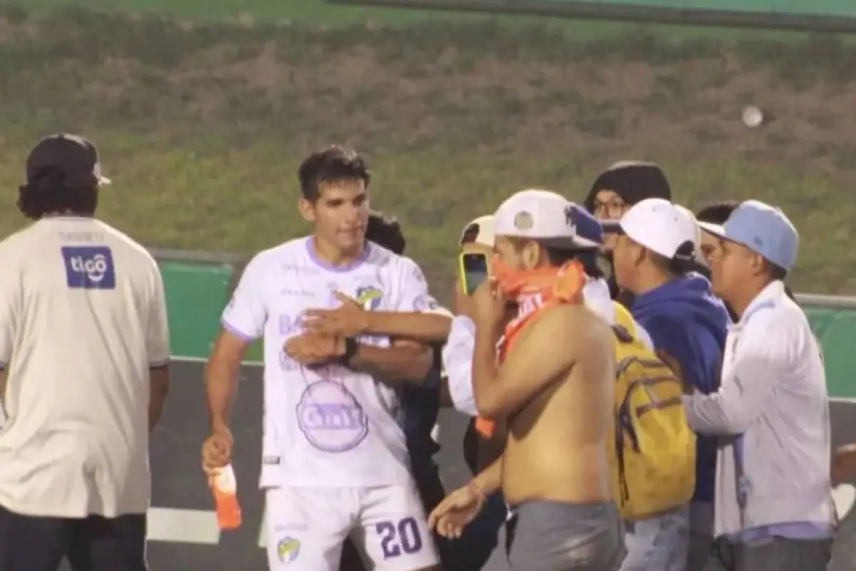 Jesús López fue uno de los jugadores señalados por la afición 