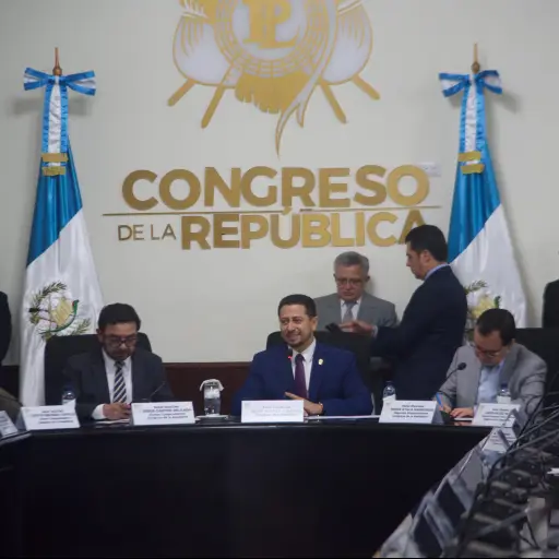 El presidente del Congreso, Nery Ramos, y otros diputados durante la reunión de instancia de jefes de bloque de este lunes 5 de mayo. ,Omar Solís/Emisoras Unidas