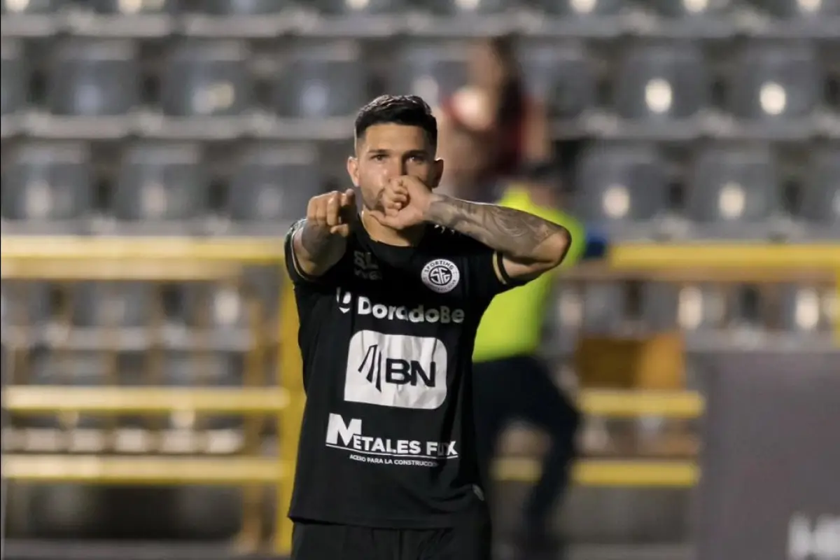Steven Cárdenas, de 33 años, es el nuevo fichaje del Xelajú MC de cara al Apertura 2025 - TD MAX