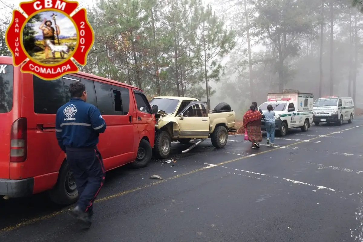 Los vehículos impactaron de frente., Bomberos Municipales Departamentales