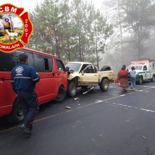 Los vehículos impactaron de frente. ,Bomberos Municipales Departamentales
