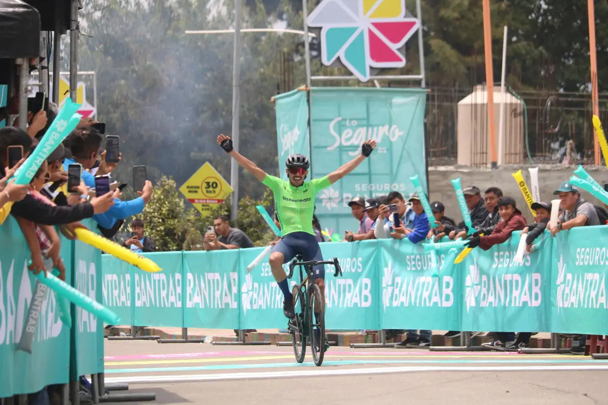 Wilson Peña del Team Sistecredito de Colombia gana tercera etapa de Vuelta Bantrab 2025 