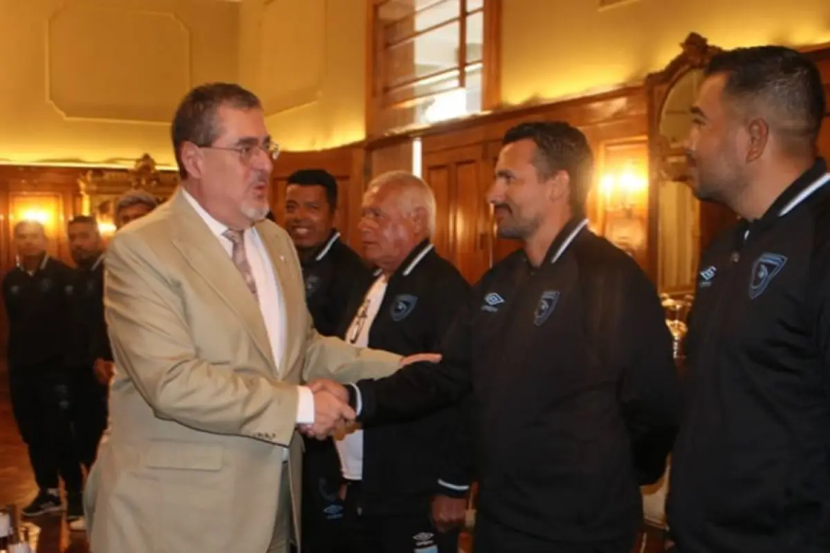 Presidente Bernardo Arévalo envía felicitación a seleccionados de futplaya 
