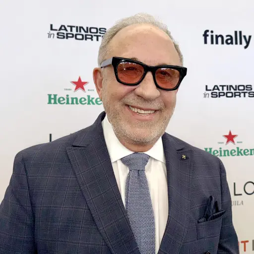 El músico y empresario musical cubano, Emilio Estefan posa este viernes, en Miami (Estados Unidos) , EFE/ Alicia Civita