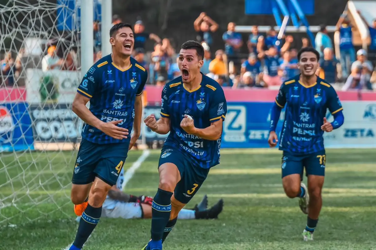 Celebración de Facundo Queiroz ante Malacateco - CSD Cobán Imperial