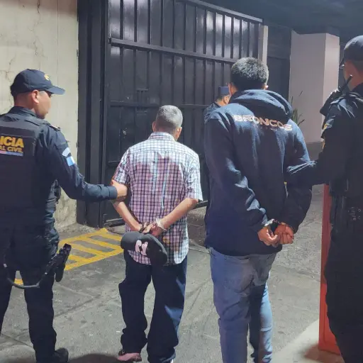 Alvin Enmanuel Maldonado López, de 24 años, y Adelmo Rosalindo Godínez, de 60 años, fueron capturados ,Foto PNC