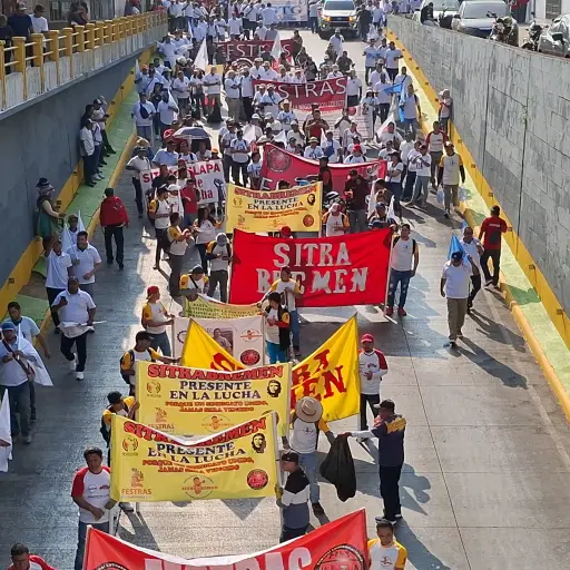 Marcha del Trabajo se concentra en la zona 5 para dirigirse a la Plaza de la Constitución. ,Foto Alex Meoño
