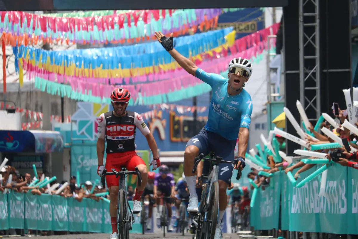 Wilmar Paredes del Team Medellín (Colombia) ganó la segunda etapa de la Vuelta Bantrab 2025 