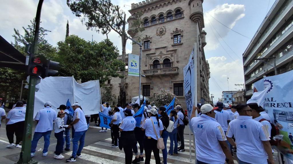  | Alex Meoño/Emisoras Unidas