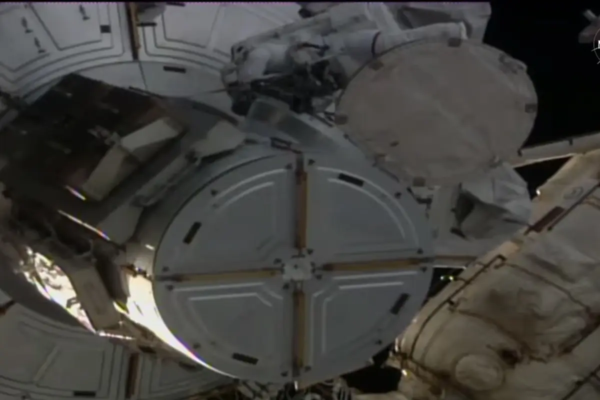 La NASA señaló que esta caminata subraya su compromiso de mantener la operatividad de la Estación Espacial Internacional., Foto X