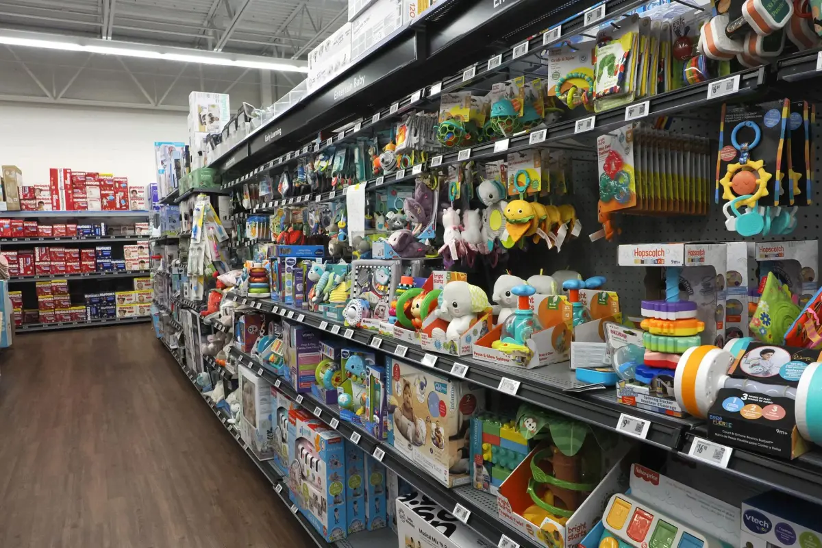 Imagen de juguetes fabricados en China ubicados poara la venta en una tienda minorista Walmart en San Leandro, California, EE, UU
