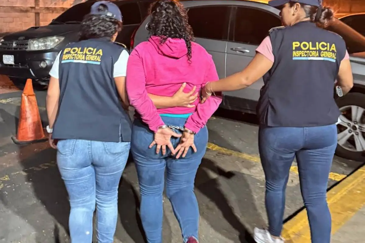 La agente de PNC implicada en anomalías fue detenida en la zona 6., Ministerio Público