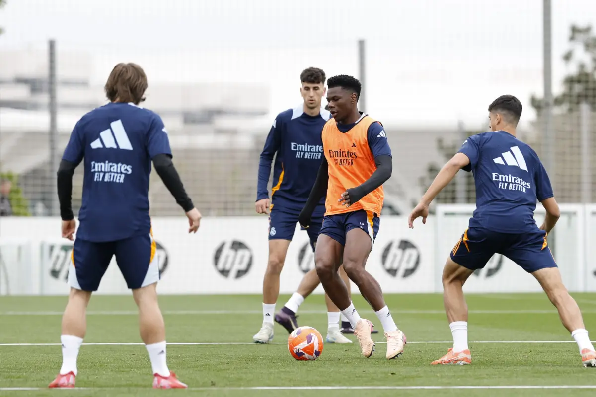 Real Madrid se enfrenta este domingo al Barcelona en el clásico español 