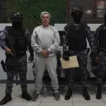 Aler Baldomero Samayoa, alias “Chicharra”, fue trasladado a la Fuerza Aérea Guatemalteca para su extradición a EE. UU. ,Sistema Penitenciario