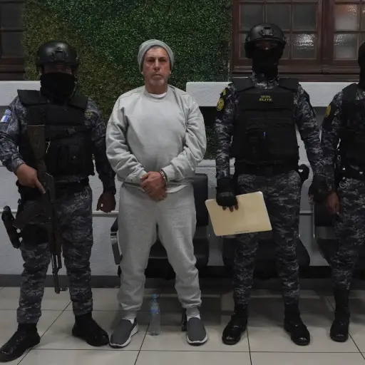 Aler Baldomero Samayoa, alias Chicharra, fue trasladado a la Fuerza Aérea Guatemalteca para su extradición a EE. UU. ,Sistema Penitenciario