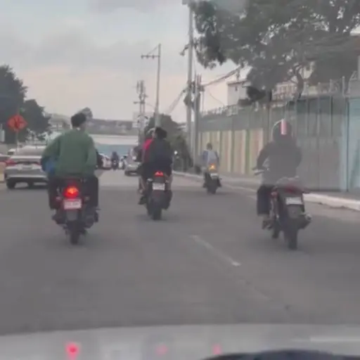 Video viral pone en la mira a motoristas.  ,Captura de pantalla video X.