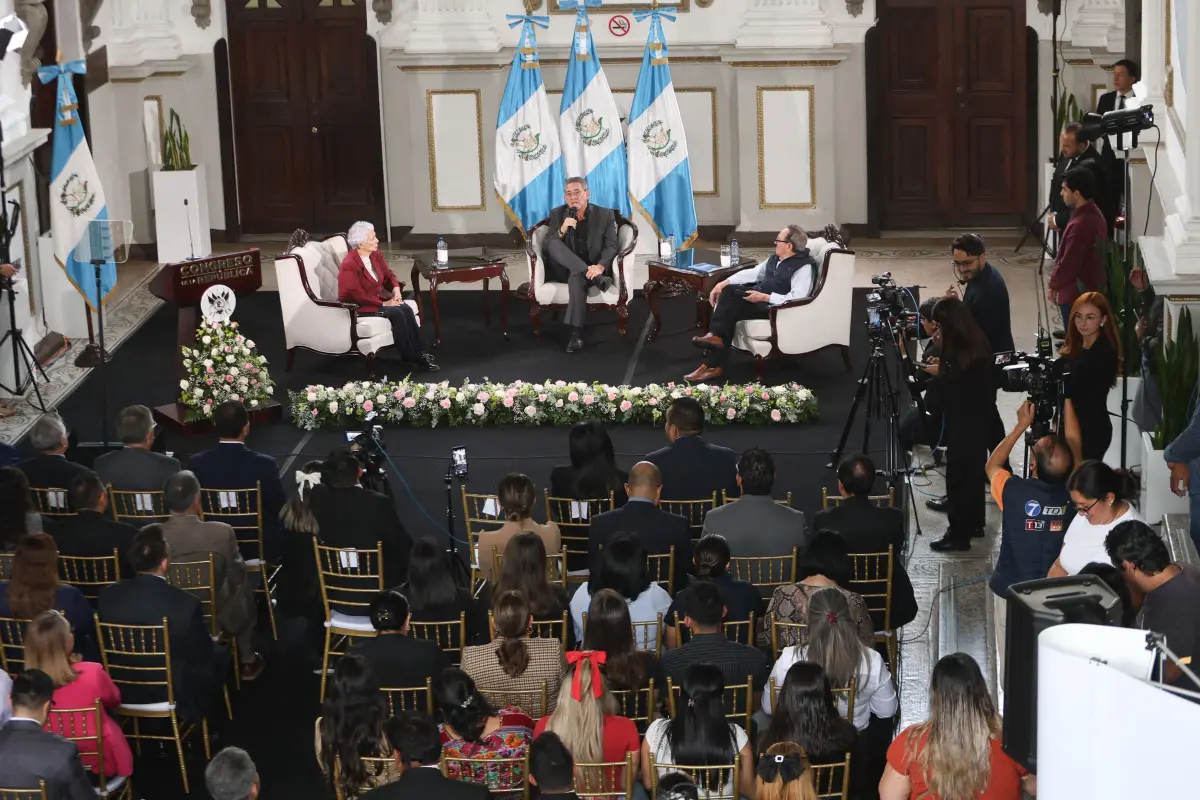 En el conversatorio participaron tres constituyentes, diputados y autoridades del Legislativo., Congreso