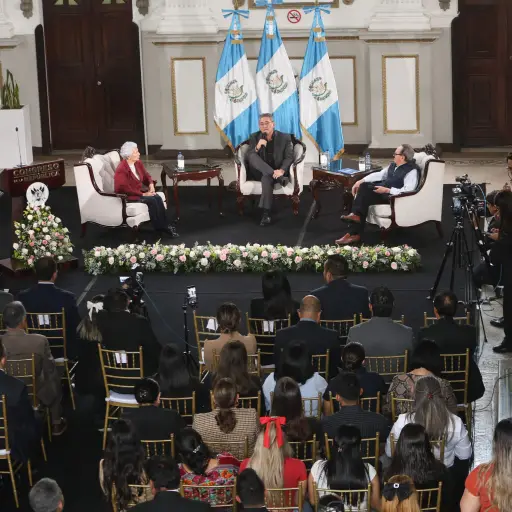 En el conversatorio participaron tres constituyentes, diputados y autoridades del Legislativo. ,Congreso