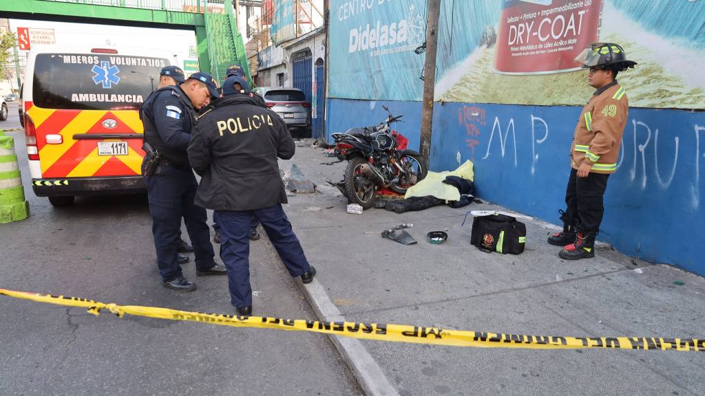 Accidente deja dos fallecidos y cierre en calzada Roosevelt | Bomberos Voluntarios
