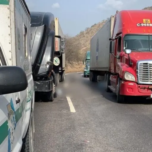PROVIAL regula el tránsito en el sector afectado. ,Bomberos Municipales Departamentales. 