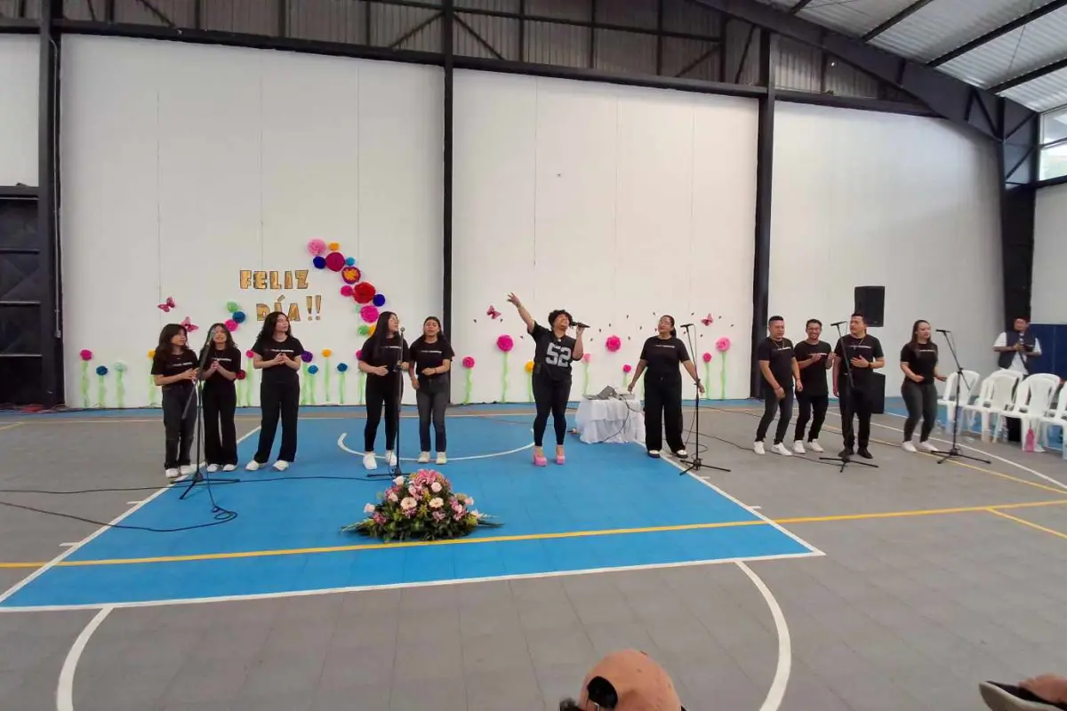 La SBS agradeció la dedicación de un tema musical para la familia., Álex Meoño.