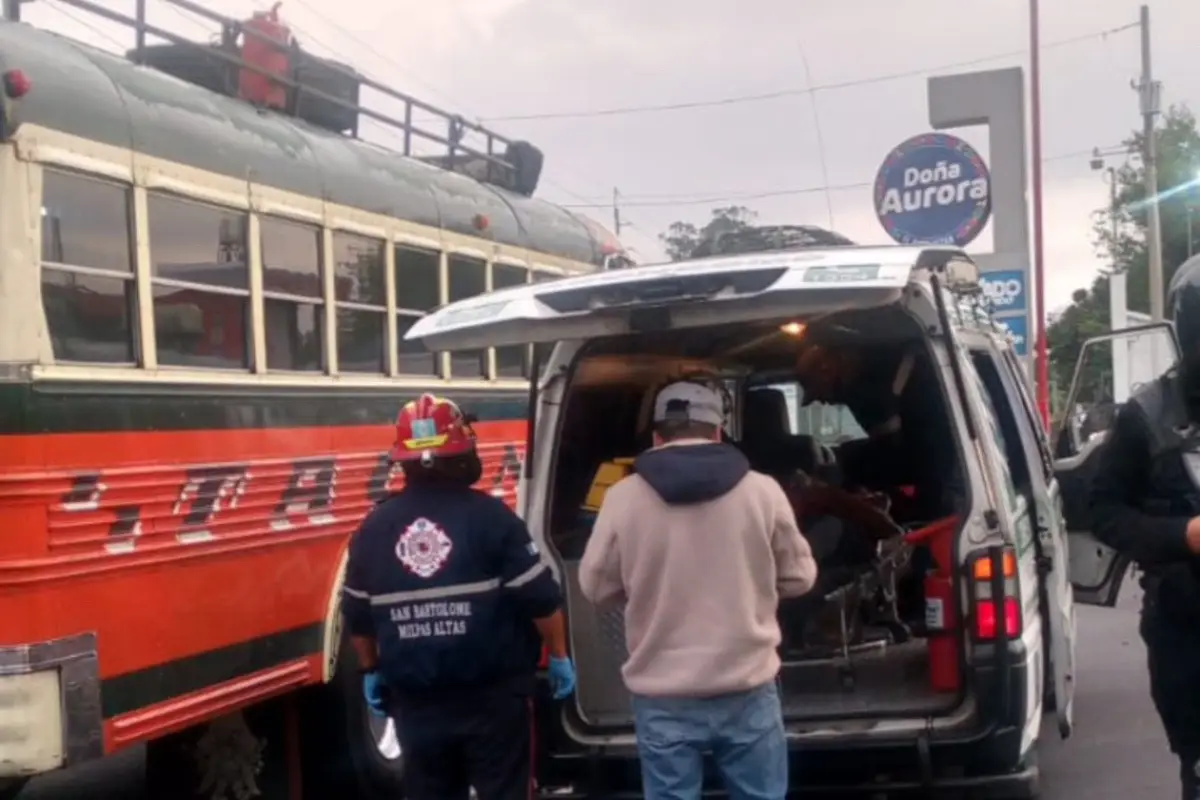 Los socorristas les brindaron asistencia a los afectados., Bomberos Municipales Departamentales