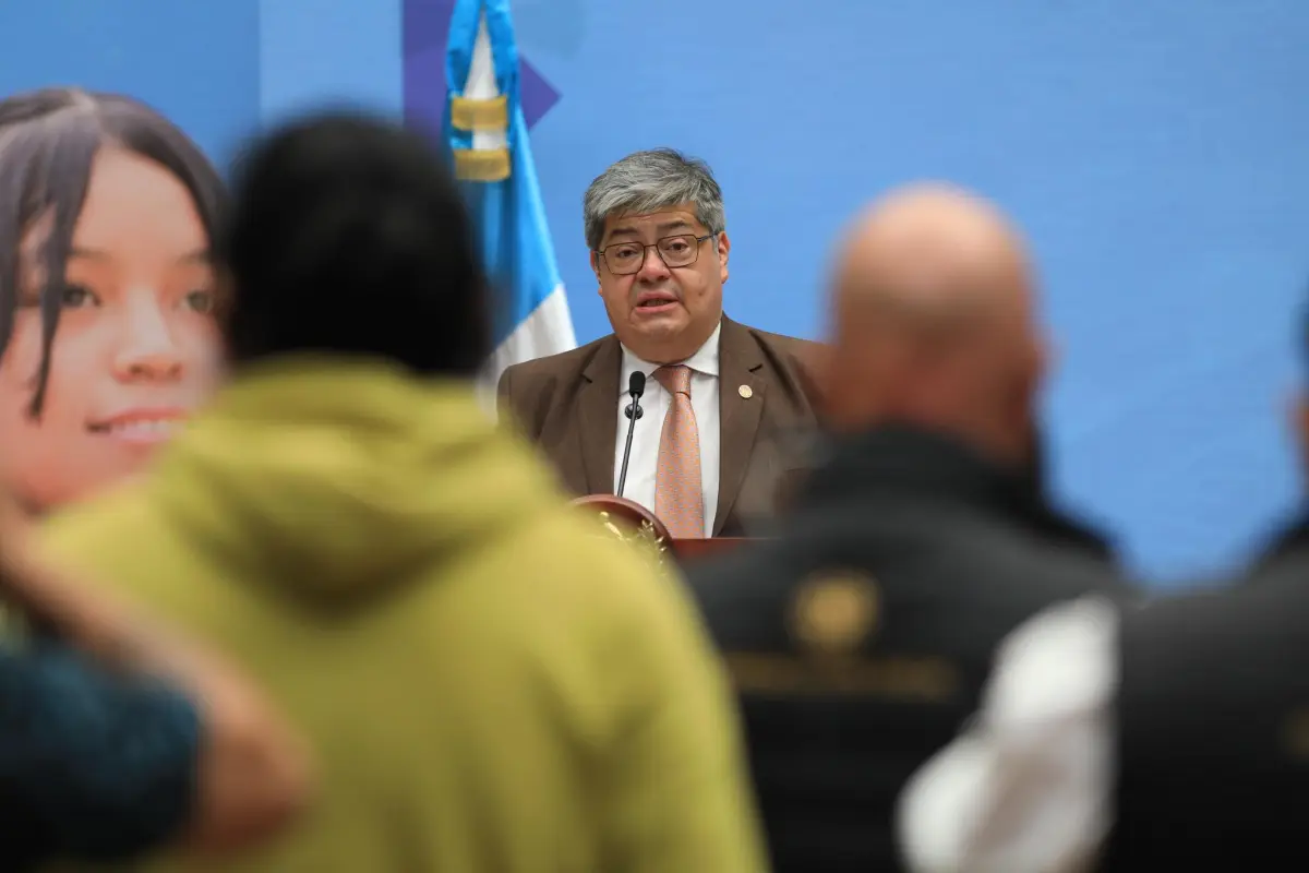 Ministro de Gobernación en conferencia de prensa., Mingob.