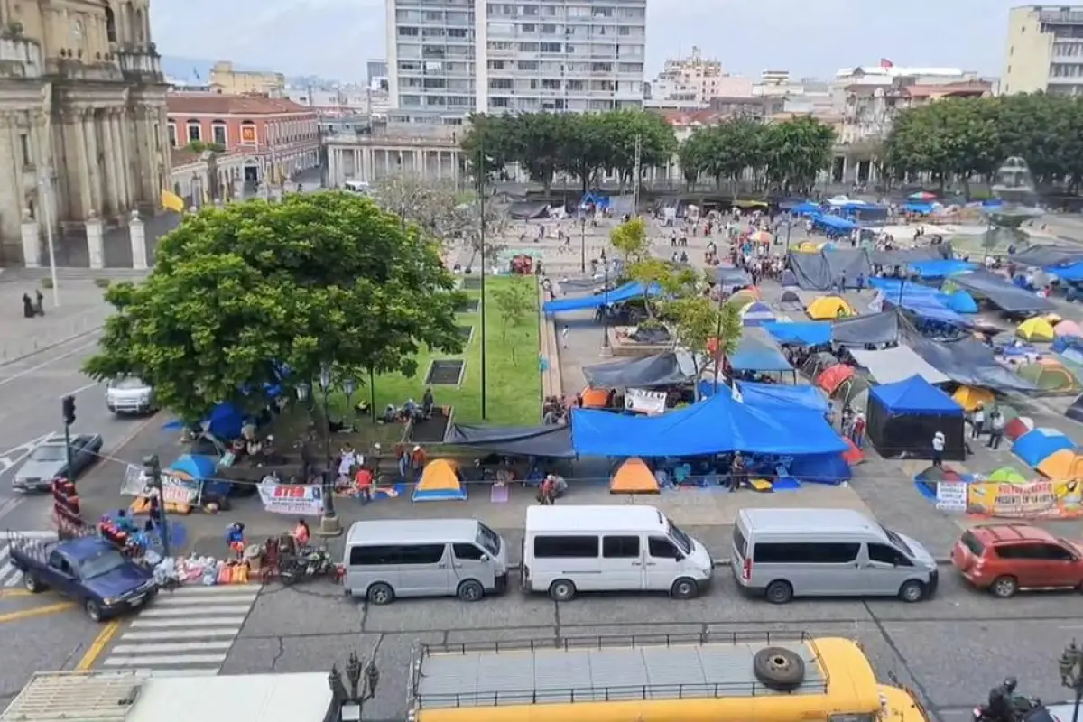 El campamento de los maestros se encuentra en la Plaza de la Constitución., Omar Solís/Emisoras Unidas