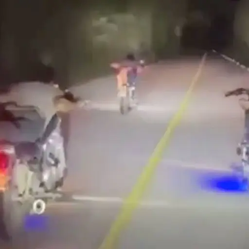 Maniobras peligrosas y carreras clandestinas de motoristas ,Captura de pantalla video X.