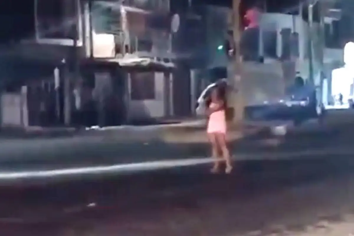  Camión arrolla a mujer en aparente estado de ebriedad., Captura de pantalla video X.