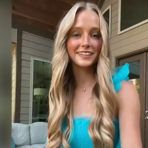 Anna Grace Phelan ,Redes sociales