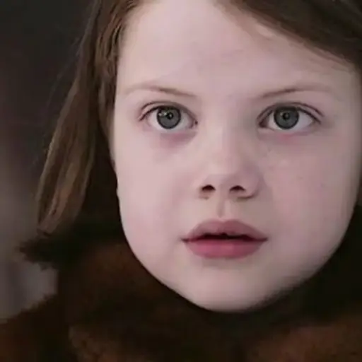 Georgie Henley ,Redes sociales