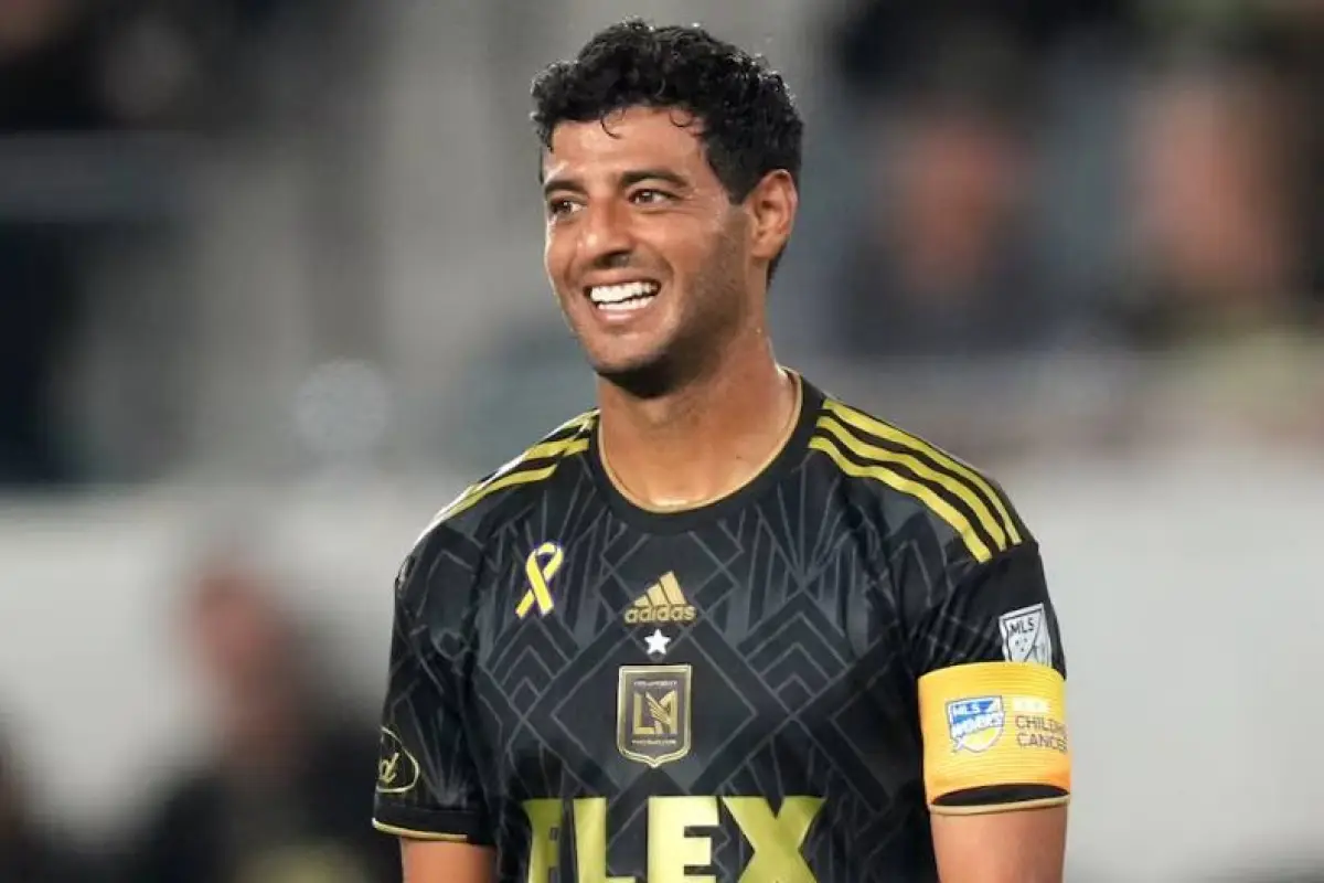 El mexicano Carlos Vela se despide del futbol  