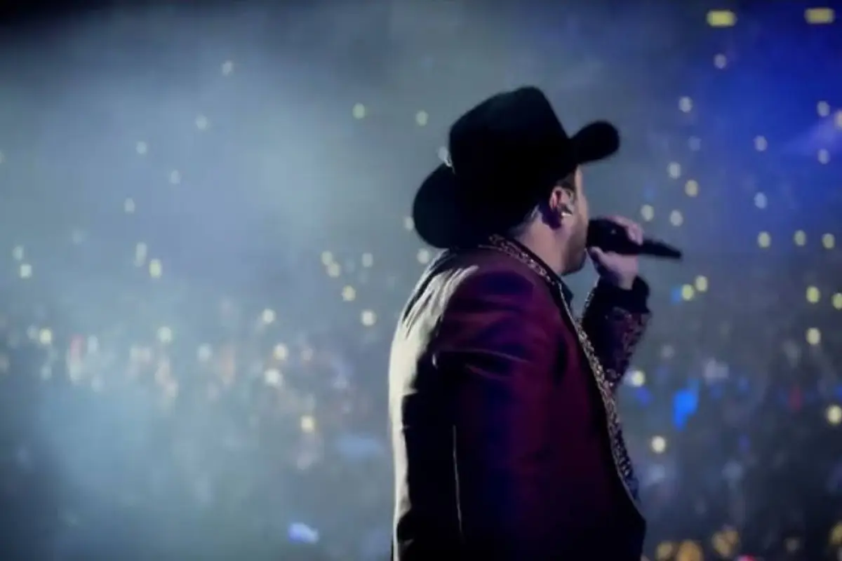 Julión Álvarez, Redes sociales