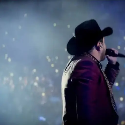 Julión Álvarez ,Redes sociales