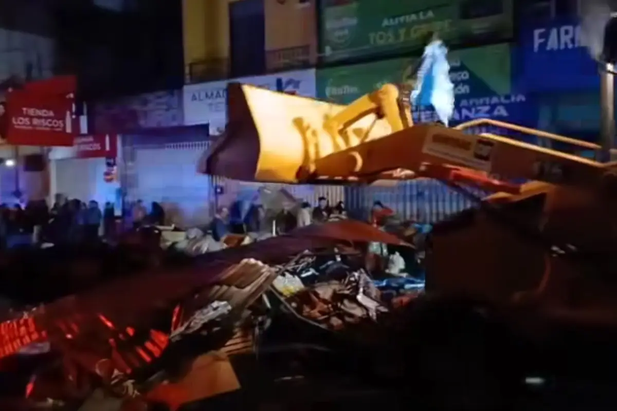 Con maquinaria pesada, las autoridades derribaron varios locales en la zona 3 de Quetzaltenango., Captura de pantalla. 