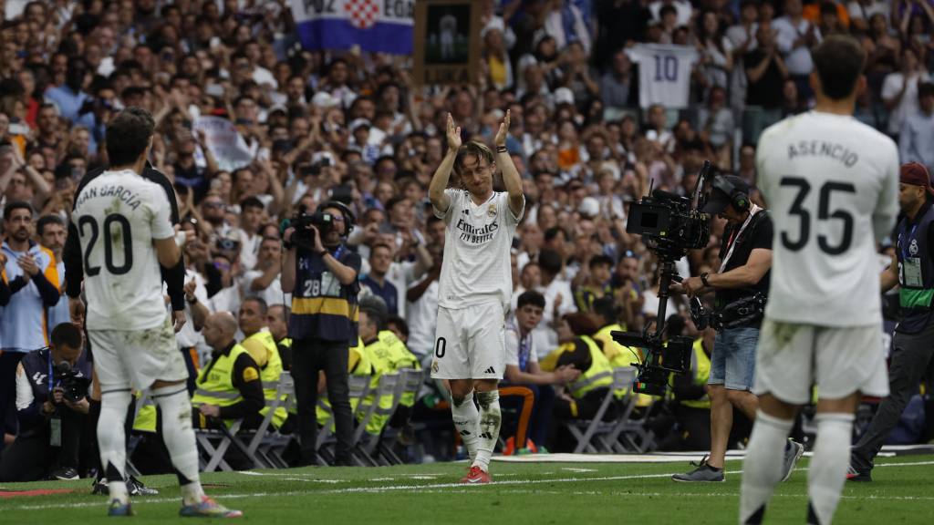 Carlo Ancelotti y Luka Modric se despiden del Estadio Santiago Bernabéu | EFE