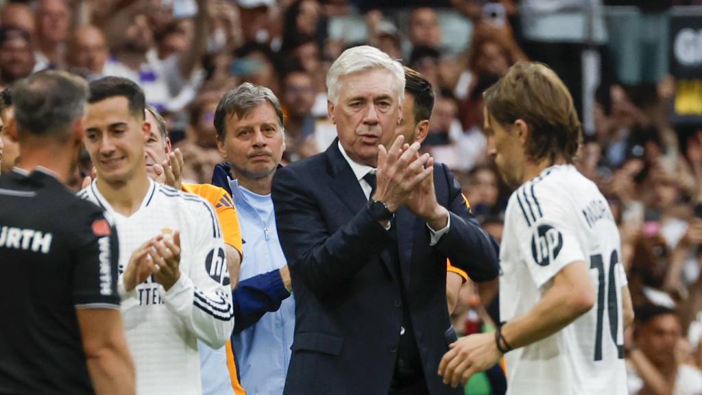 Carlo Ancelotti y Luka Modric se despiden del Estadio Santiago Bernabéu | EFE