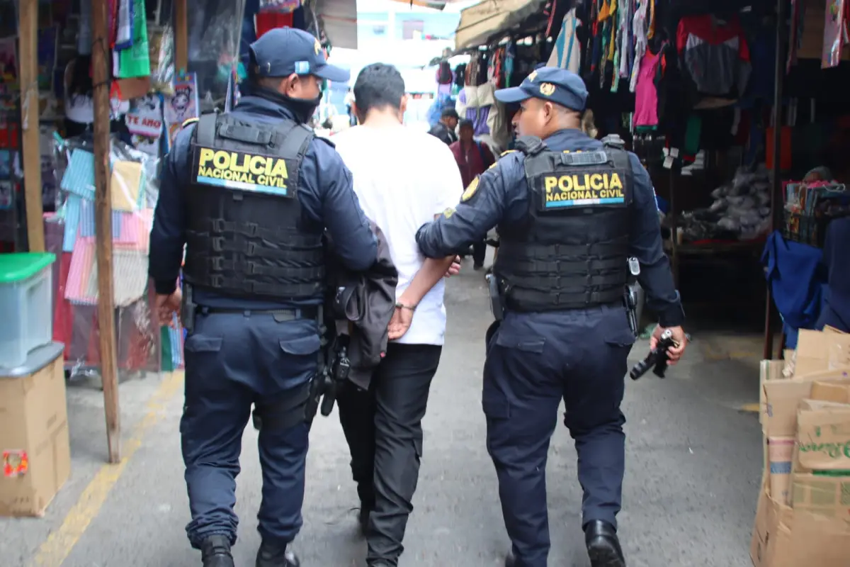 El presunto sicario de San Rafael III fue llevado ante la Torre de Tribunales. , PNC de Guatemala.