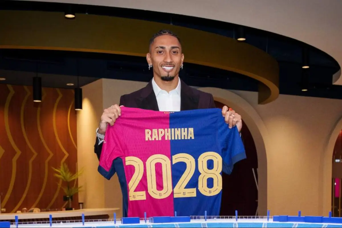 Raphinha amplía contrato con el Barcelona hasta junio de 2028
