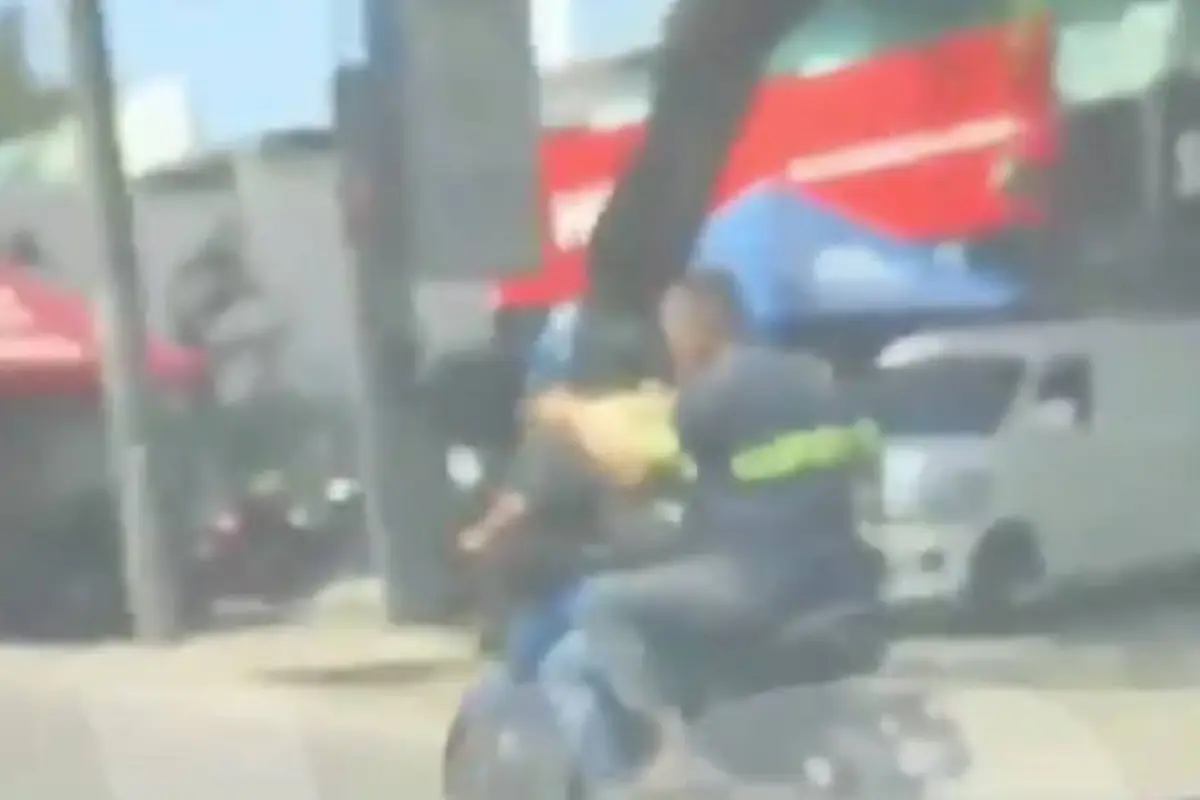Brutal asalto en la Avenida Petapa., Captura de pantalla video X.